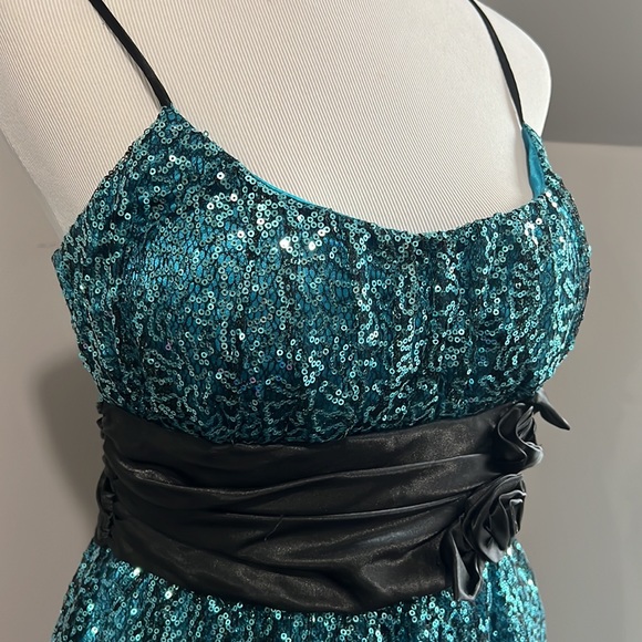 Blue sequin party dress - Picture 2 of 11